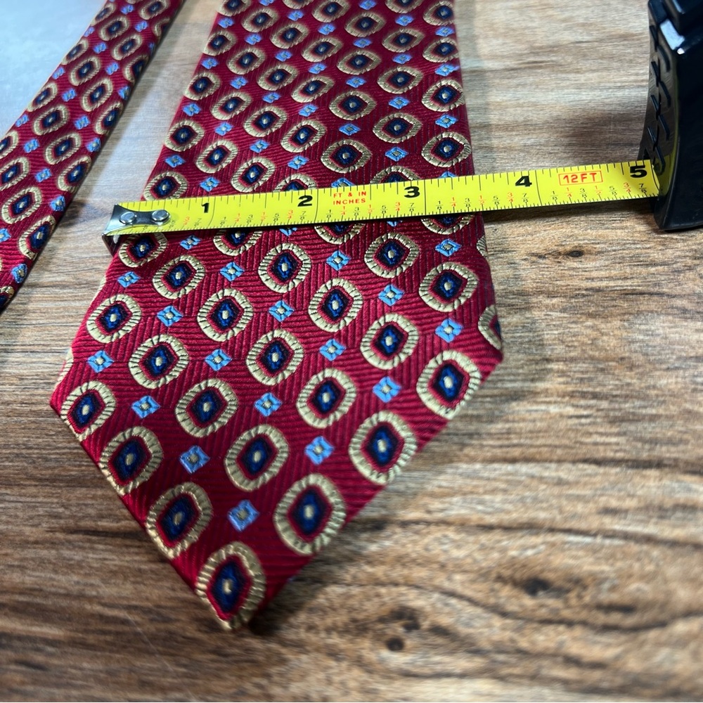 Jos A Bank - Executive American Traditions Red/Gold/Blue 100% Silk Tie - Picture 6 of 8